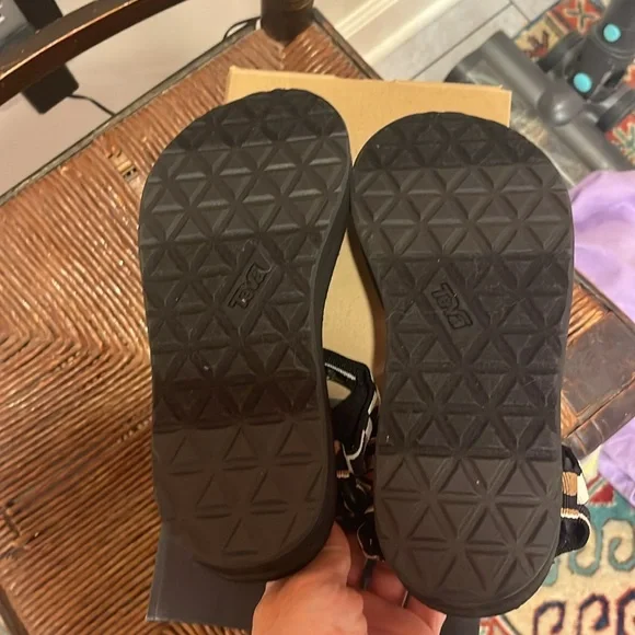 New In Box Teva Midform Universal Sandals - Picture 10 of 12